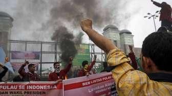 Tuntut Sidang Istimewa