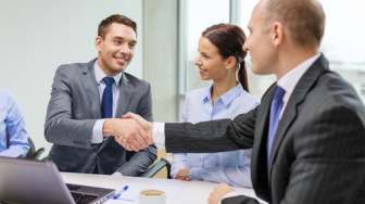 Perkenalkan Diri di Kantor Baru dengan 5 Cara Ini