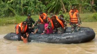 Banjir Aceh Makin Tinggi, Tenda dan Dapur Umum Terpaksa Pindah