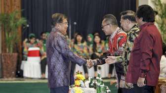 Sejumlah tokoh nasional menghadiri acara Simposium Kebangsaan di Gedung Nusantara IV Kompleks Parlemen, Senayan, Jakarta, Senin (7/12).