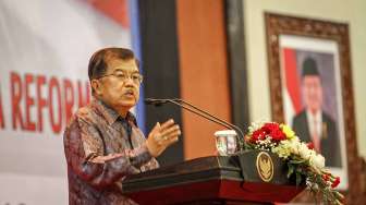 Sejumlah tokoh nasional menghadiri acara Simposium Kebangsaan di Gedung Nusantara IV Kompleks Parlemen, Senayan, Jakarta, Senin (7/12).