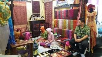 "Utak-atik" Songket, Pengusaha Ini Raup Puluhan Juta per Bulan
