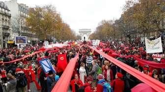 Demo Sikapi Perjanjian Perubahan Iklim Paris (Suara.com/Laban Laisila)