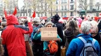 Selamatkan Benoa Menyempil di Demo Besar Paris