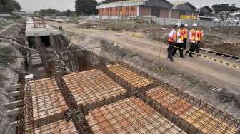 Jokowi Tinjau Jalur Kereta Bandara