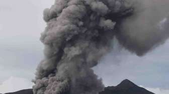 Gempa Letusan Bromo Dirasakan hingga Radius Tiga Kilometer