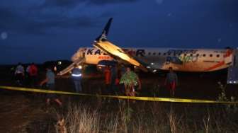 Lapangan Rumput Bandara El Tari Kupang Kebakaran