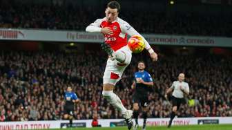 Aksi playmaker Arsenal Mesut Ozil. Reuters/Stefan Wermuth Livepic