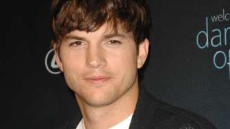 Ashton Kutcher Ketahuan Masuki Panti Pijat 'Esek-esek'