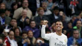 Dua Gol Ronaldo Angkat Madrid ke Puncak Klasemen