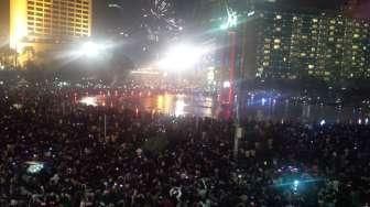 Kembang Api Warnai Pergantian Tahun Baru di Ancol