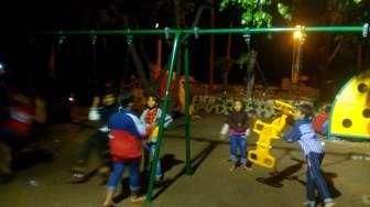 Usai Rayakan Tahun Baru, Sejumlah Anak Bermain di Ancol