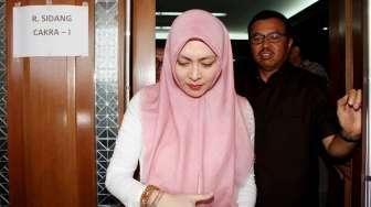 Bukber di Rutan Pondok Bambu,  Angelina Sondakh Pakai Hijab