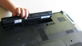 Haruskah Saya Mencabut Baterai dari Laptop Agar Lebih Awet?