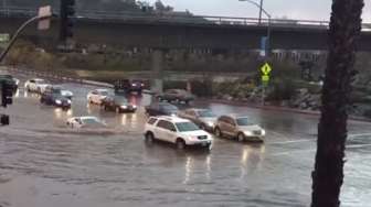 Tebak, Gimana Nasib Lamborghini Ini saat Berusaha Tembus Banjir?