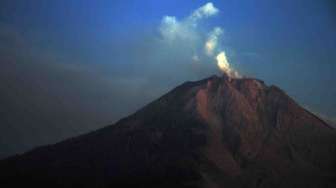 Status Gunung Egon Dinaikkan Menjadi Siaga