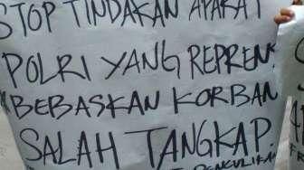 8 Warga Diduga Salah Tangkap, Warga Johar Baru Demo PN Jakpus