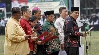 Ribuan elemen masyarakat melakukan Apel Kebhinekaan Lintas Iman Bela Negara di Lapangan Banteng, Jakarta, Minggu (17/1/2016). [Suara.com/Kurniawan Mas'ud]