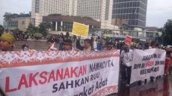 Masyarakat Adat Tagih Janji Jokowi di Bundaran HI