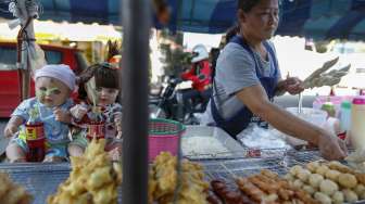 Thailand Geger Boneka Mengundang 'Roh Keberuntungan'