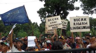 Diprotes, Ahok Tetap Larang Becak Beroperasi