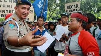 Tukang Becak Geruduk Balai Kota