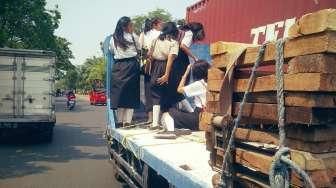 Demi Hemat Ongkos, 5 Siswi SMA Nekat Cegat Truk