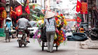 Vietnam Longgarkan Pembatasan di Ibu Kota, Vaksinasi Jalan Terus