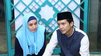 Dhini Aminarti Bercadar,  Dimas Seto: Aku Bebaskan