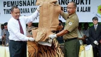 Pemusnahan Barang Bukti Kulit Satwa