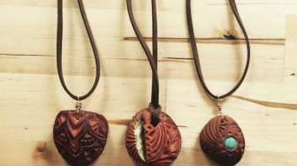 Wow, Biji Alpukat Bisa 'Disulap' Jadi Kalung Cantik!