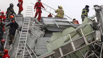 Gempa 6,7 SR di Taiwan rubuhkan gedung dan telan korban jiwa . [Reuter/Pichi Chuang & Patrick Lin]