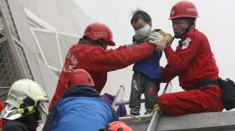 Gempa 6,7 SR di Taiwan rubuhkan gedung dan telan korban jiwa . [Reuter/Pichi Chuang & Patrick Lin]