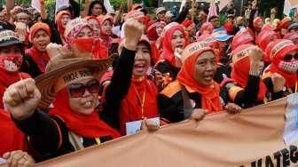 Ribuan Guru Geruduk Istana