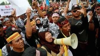 Ribuan Guru Geruduk Istana