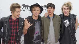 Tata Suara Bekerja Buruk di Konser 5 Seconds of Summer