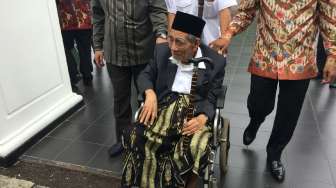 Sesepuh PPP Maimun Zubair Sambangi Jokowi