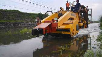 Rel Kereta Api Terendam