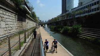 Bening Cheonggyecheon Membelah Seoul