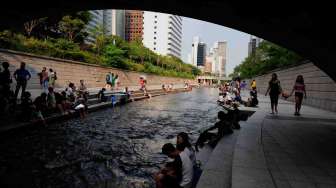 Bening Cheonggyecheon Membelah Seoul