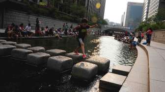 Bening Cheonggyecheon Membelah Seoul