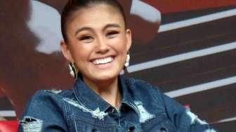 Agnez dan juri lainnya akan memilih kontestan lewat blind audition. 