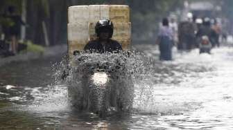 Jalan Raya Bandung-Garut Terendam Banjir