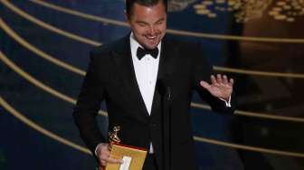 Leonardo DiCaprio Sabet Piala Oscar