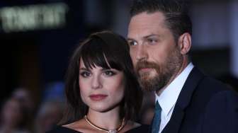Istri Tom Hardy Pompa ASI di Kamar Mandi Perhelatan Oscar