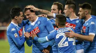 Taklukkan Chievo, Napoli Tempel Ketat Juventus