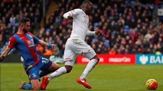 Bermain dengan 10 Orang, Benteke Selamatkan Liverpool