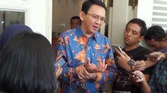 Ahok Akui Tanggul di Pesisir Jakarta Tak Ada yang Siap Hadapi Rob