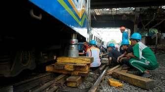 Kereta Api Senja Utama Anjlok