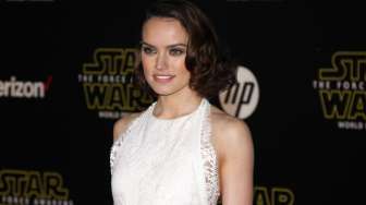 Daisy Ridley Gantikan Angelina Jolie di "Tomb Raider"?